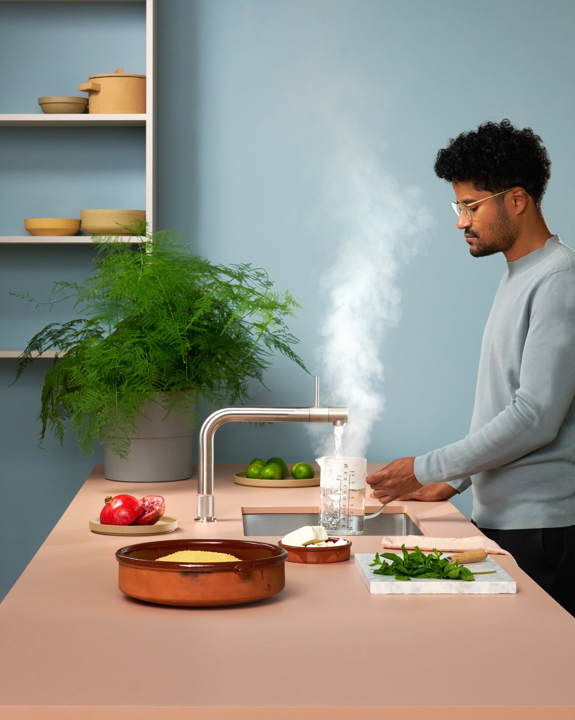 2278 FTSST Fusion Front Stainless steel Blue setting Bashir Boiling Couscous Portrait